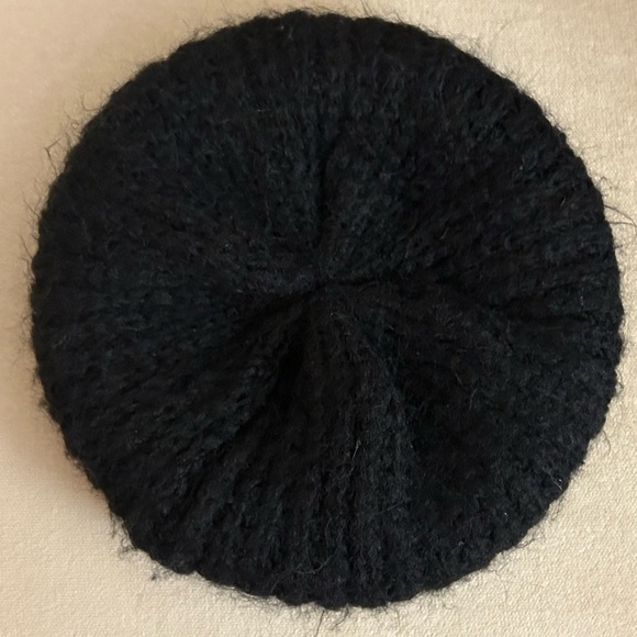 Cozy Black Knit Beret for a small head - Picture 1 of 4